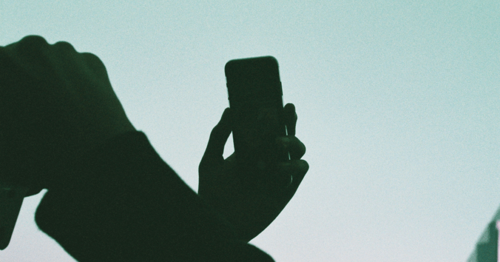 Instagram用の写真を撮る手元