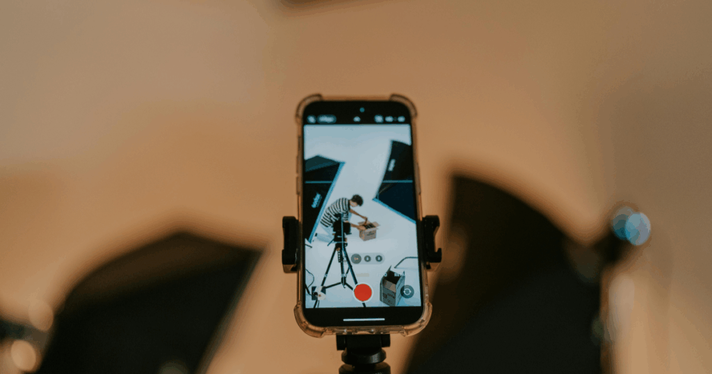 Instagramのリール撮影の準備をするスタッフ