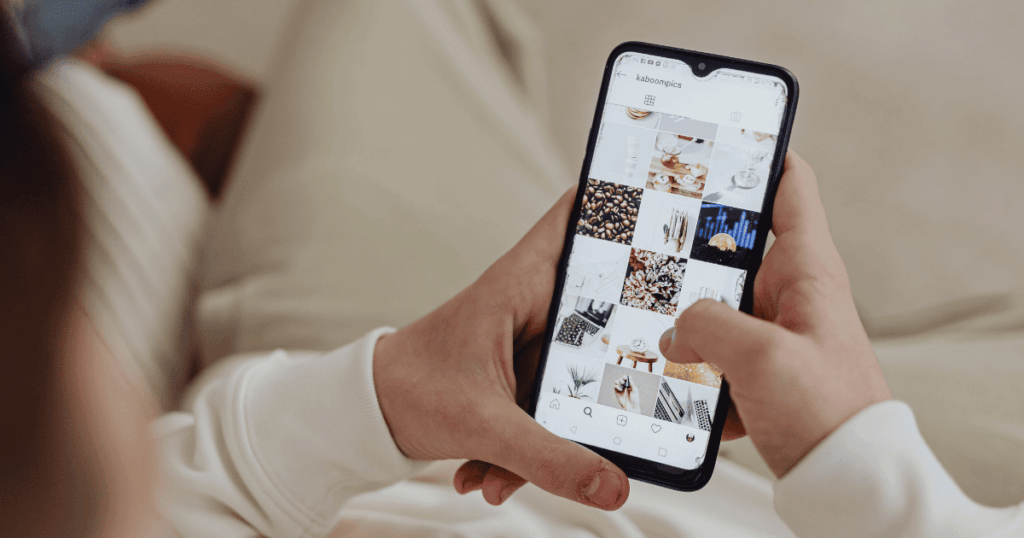 Instagramでお店を探すユーザー